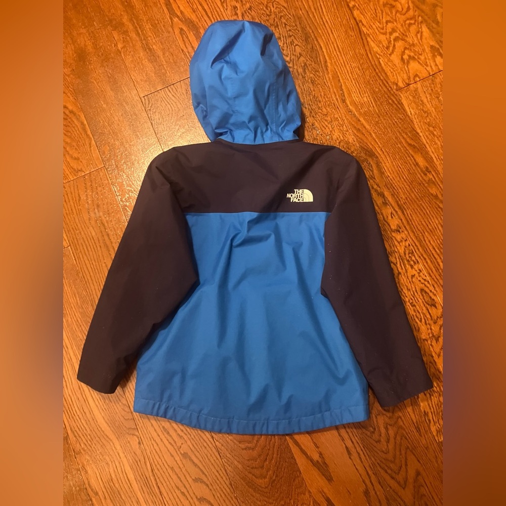 The North Face Kids Blue and Dark Jacket - Picture 6 of 15